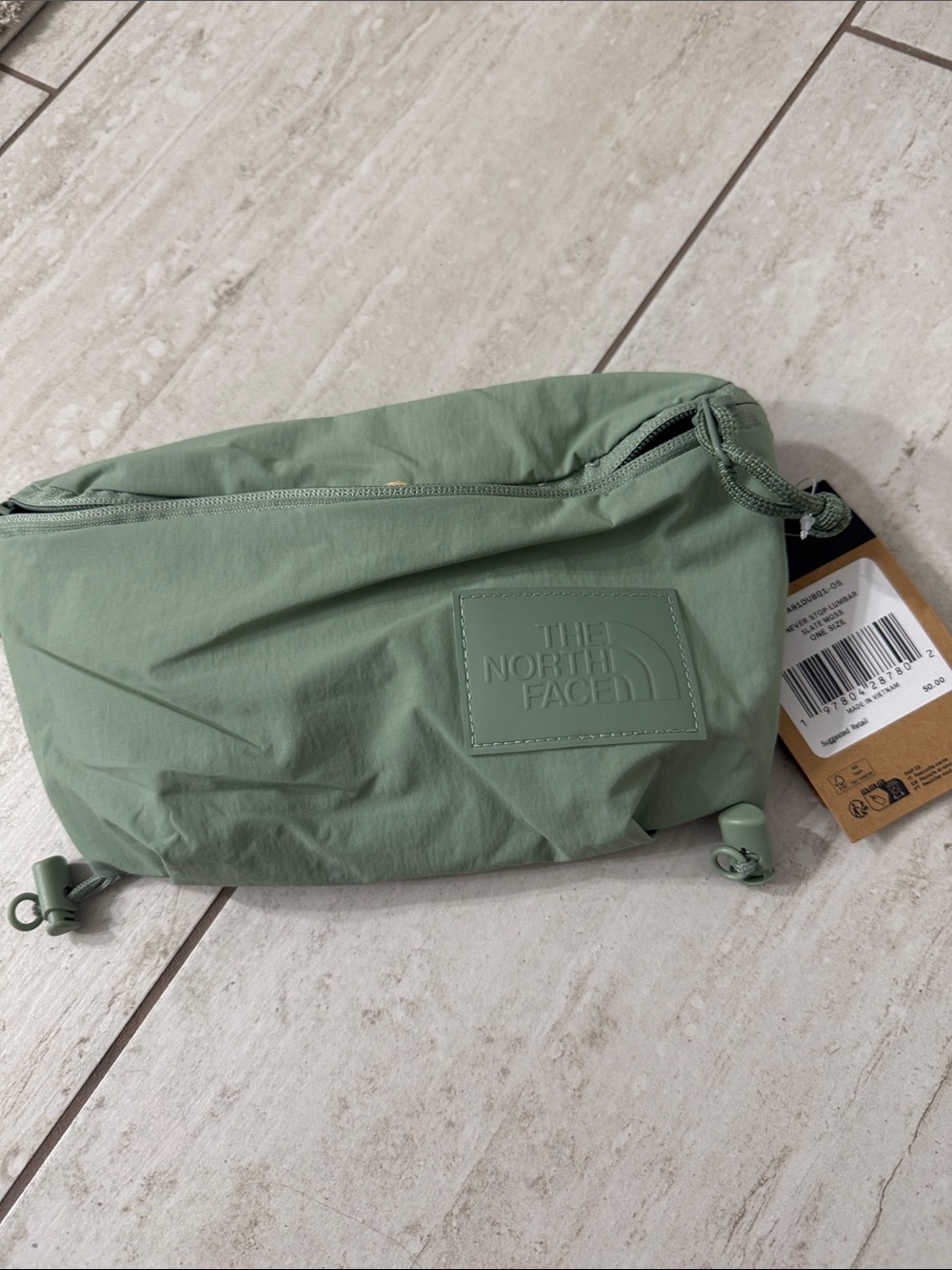 The North Face ladies  Green Belt Bag
NWT ..authentic ..